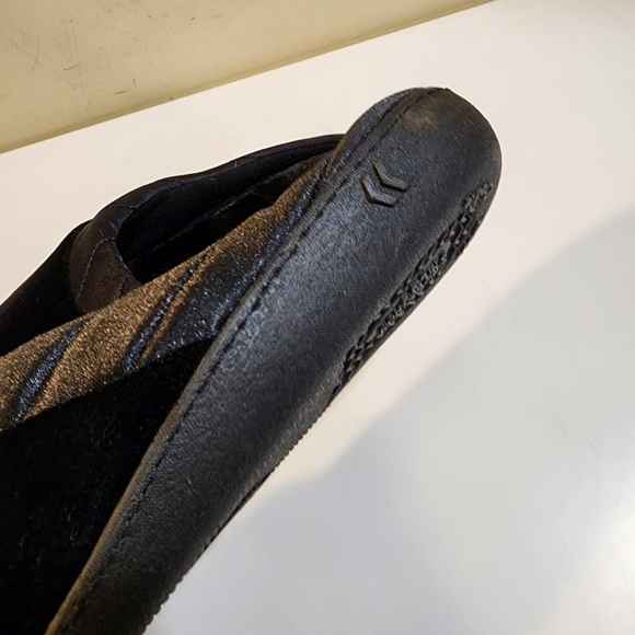 ISOTONER black Arch Contour memory foam Black Slippers size 7.5-8 - Picture 9 of 12